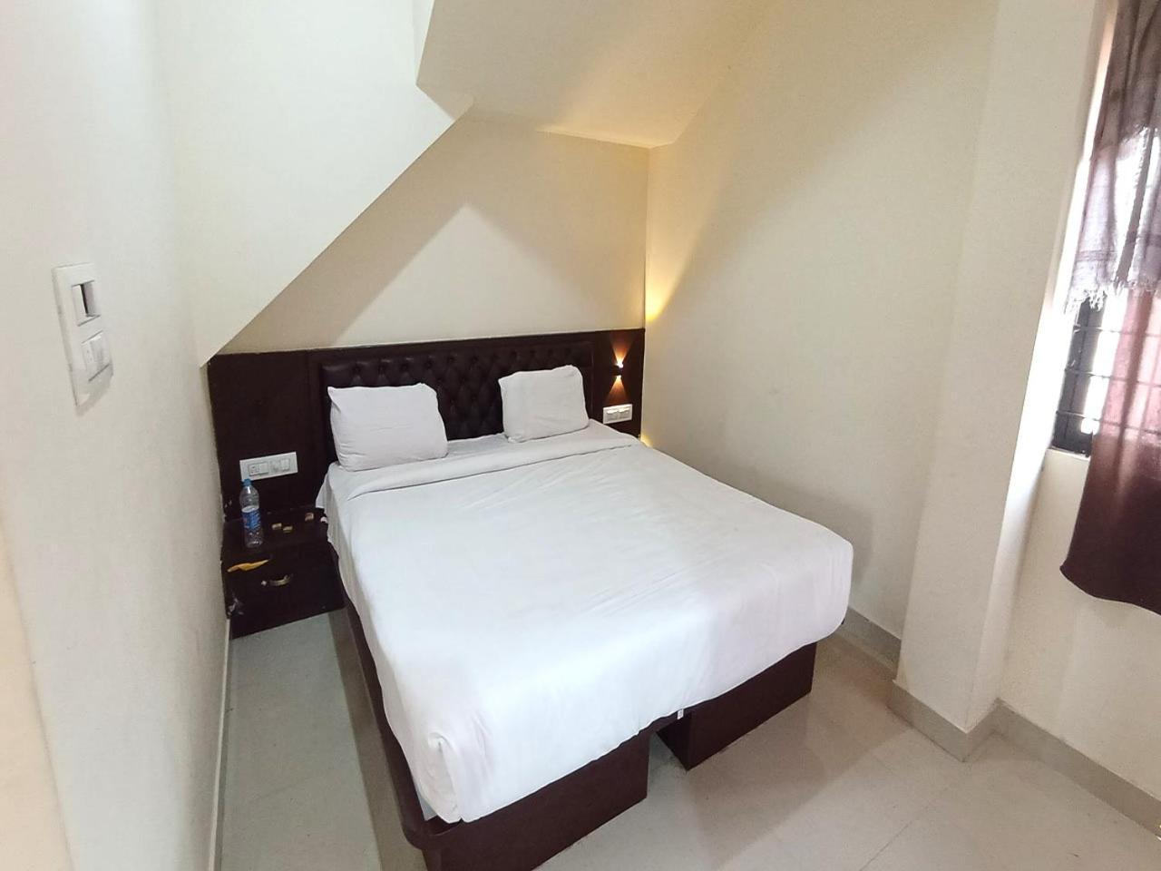 Mg Residency Hotell Chikmagalūr Exteriör bild
